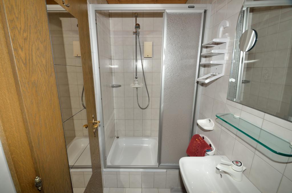 Gaestehaus Sissy Langenfeld Ruang foto